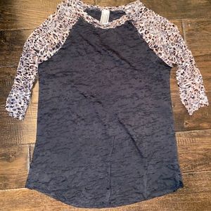 Cheetah mesh baseball tee